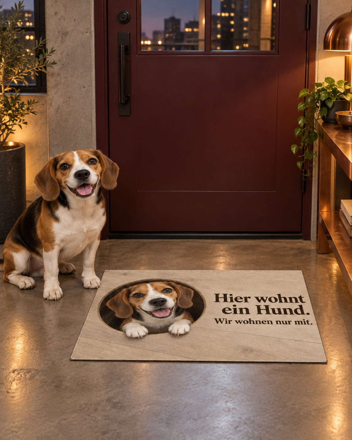 Fußmatte Hier wohnt ein Hund mit demselben Beagle wie im gedruckten Motiv im Loft am Abend