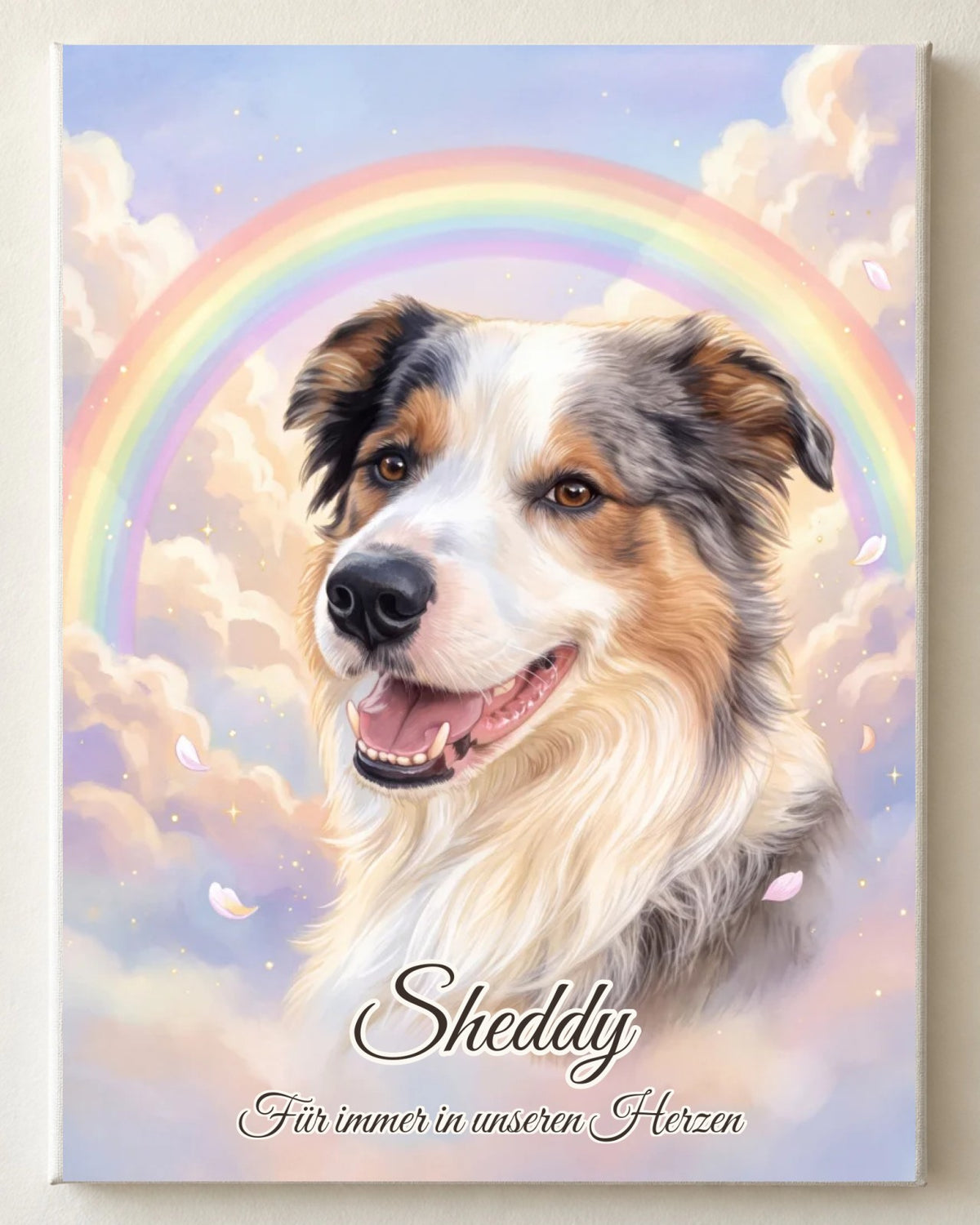 Gedenkportrait Regenbogenbrücke auf Leinwand, Hochformat: Hund Sheddy vor einem Regenbogen in pastellfarbenen Wolken, mit Namen