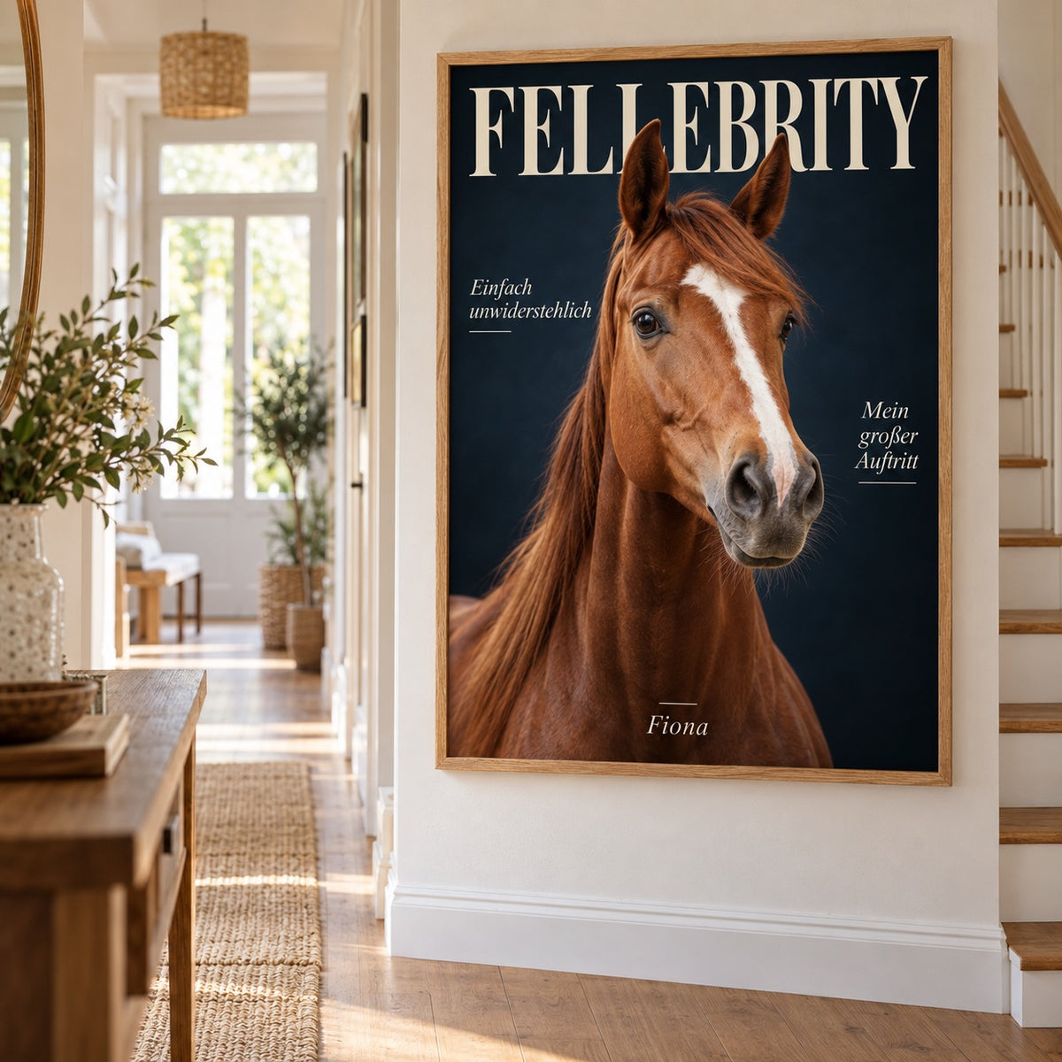 Poster im Holzrahmen als FELLEBRITY Magazin-Cover mit Hannoveraner Pferd im Flur